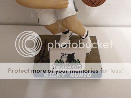 RickyRubioBobbleheadAuto2_zpsfc08c520.jpg