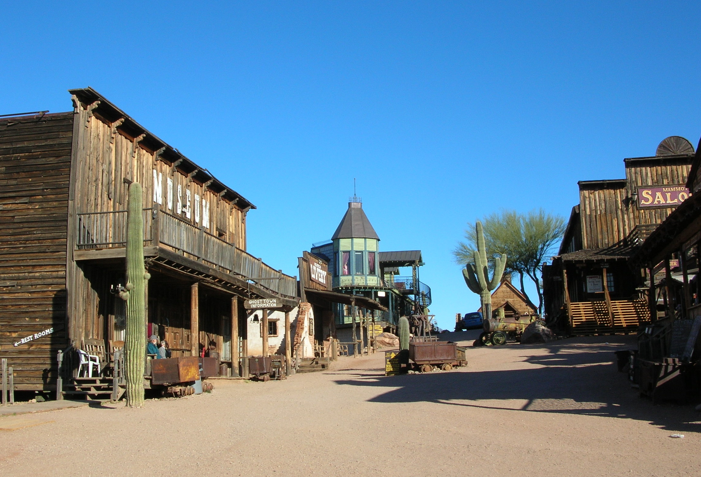 Goldfield_Ghost_Town_01.jpg