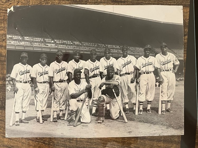 1946-1947 Clevland Buckeyes Lineup.jpg