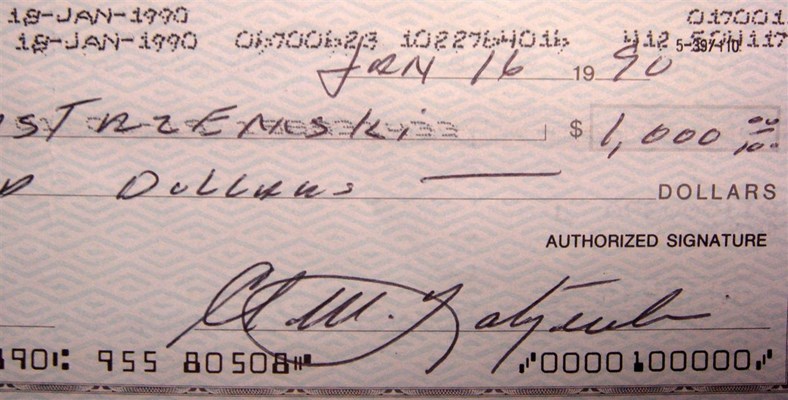 1990-carl-yastrzemski-signed-check-closeup-2348.jpg