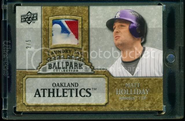 HollidayUDBallparkCollectionLaundry.jpg