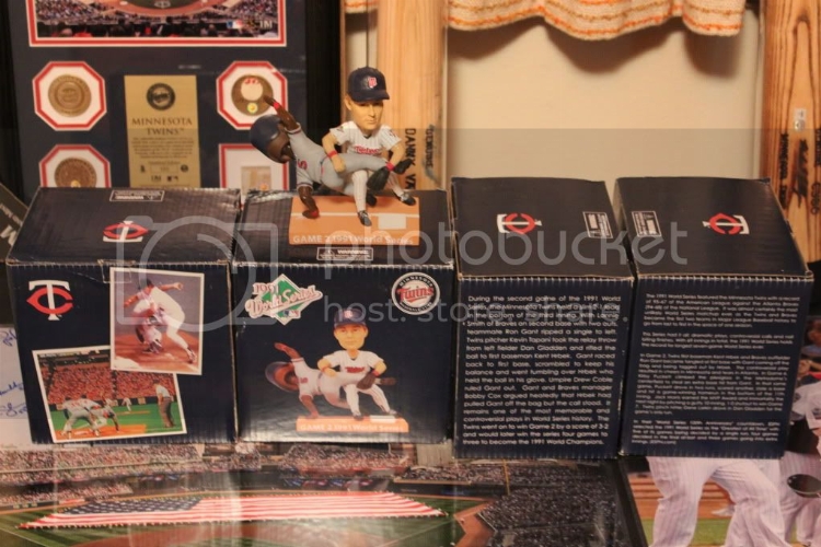 Hrbekbobbleheadwithboxes.jpg