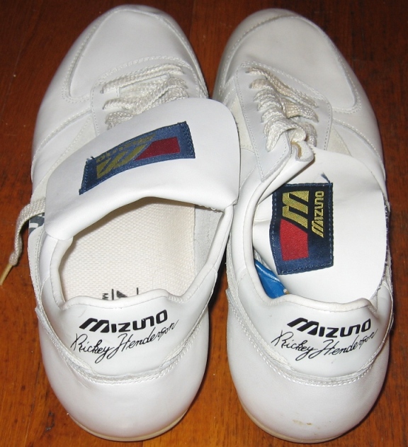 mizuno cleats.jpg