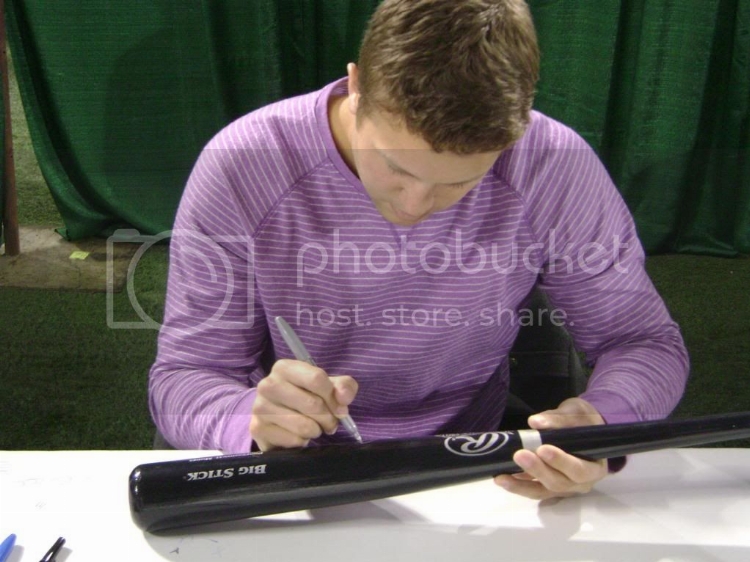 ReneTosonisigningIkesbat.jpg