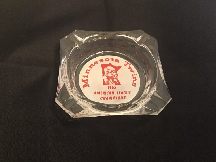 twins ash tray.jpg
