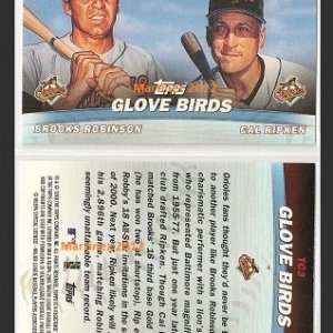 2001 Topps - Combo Glove Birds.jpg