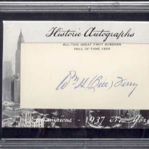Bill Terry 1937 Giants PSA 8