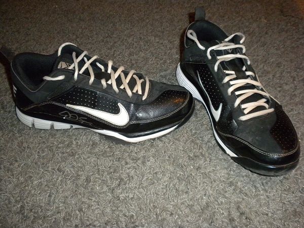 Game-UsedShoesAutoPic1.jpg